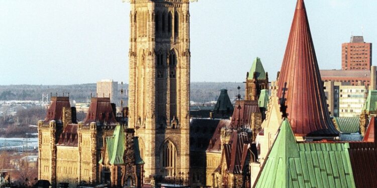 По данным опроса, почти 30 процентов канадцев считают США вражеской страной