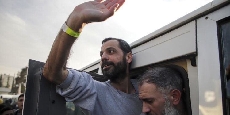 Почти 100 палестинских заключенных прибыли в Египет, сообщают СМИ