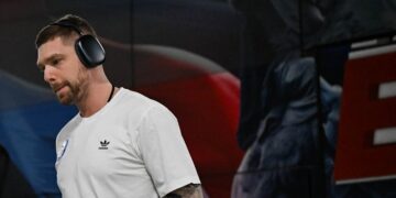 «Получил глупое удаление»: Форвард СКА Кузнецов — о поражении от «Динамо»