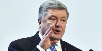 Порошенко* обвинил Зеленского в коррупции в условиях военных действий