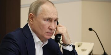 Путин впервые поговорил по телефону с президентом переходного периода Сирии