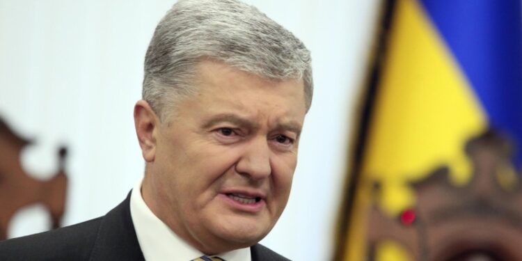 Рогов охарактеризовал ситуацию с Порошенко* на Украине тремя буквами