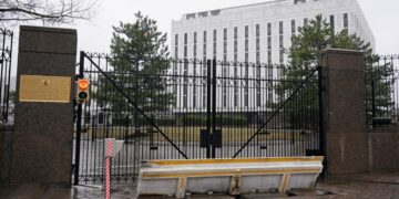 Россия вновь ведет борьбу против нацистской идеологии, заявил дипломат