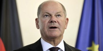 Шольц не считает правильным поставлять Киеву оружие, бьющее вглубь России