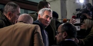 Слуцкий назвал задержание Джеорджеску издевательством над демократией