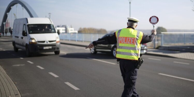 СМИ: мигранты в Германии планируют переезд в Великобританию