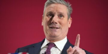 СМИ: Стармер готов приехать на экстренный саммит лидеров ЕС в Париж