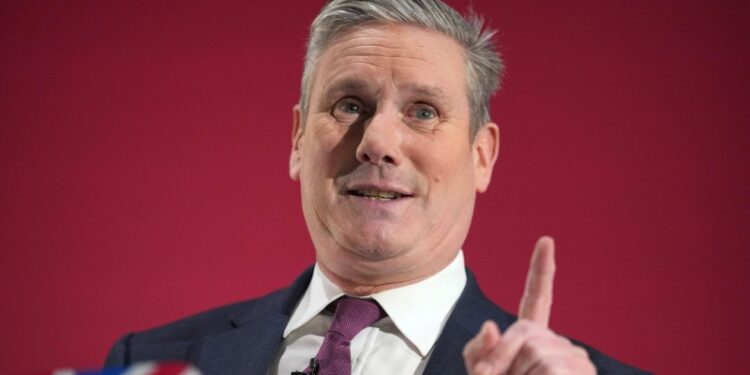 СМИ: Стармер готов приехать на экстренный саммит лидеров ЕС в Париж