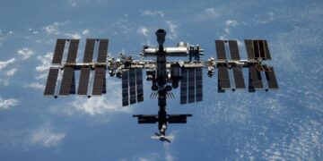 Среднюю высоту орбиты МКС увеличили на 3,2 км