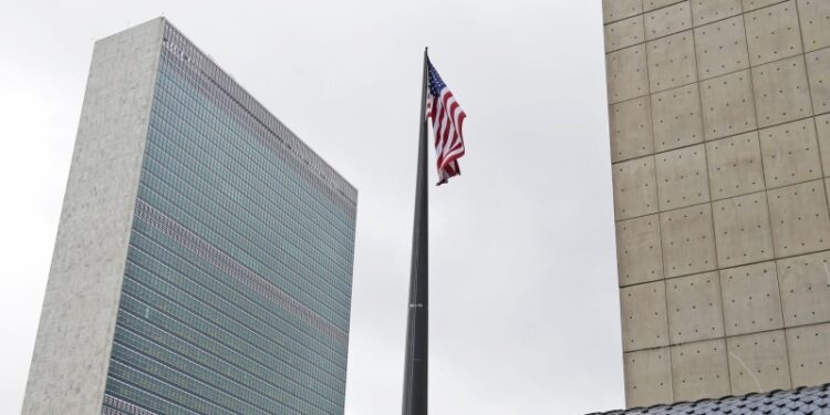 США сделали первый шаг к выходу из ООН