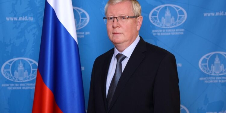 Украина причастна к расшатыванию ситуации в Словакии, заявил посол России