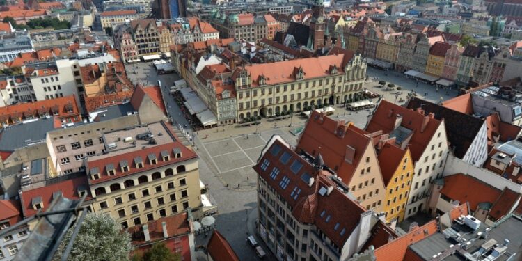 Украинское консульство во Вроцлаве забросали яйцами и облили краской