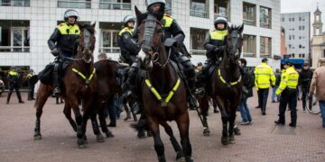 В Амстердаме прошла демонстрация за мир между Россией и Украиной