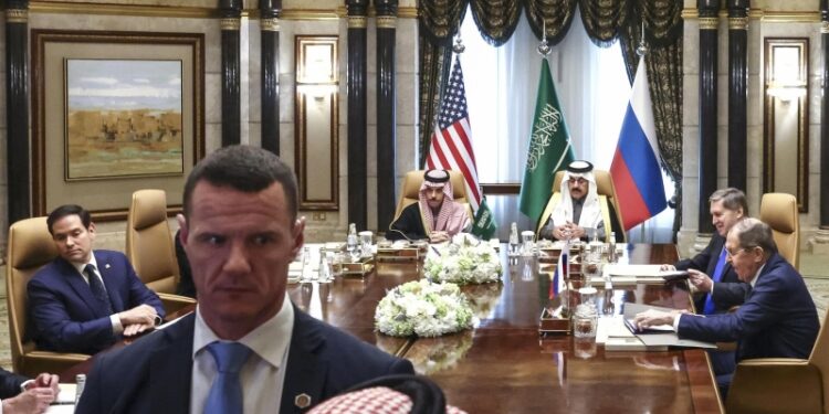 В Эр-Рияде могут определить сроки встречи Путина и Трампа, считает Песков