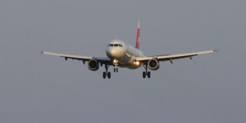 В Турции самолет совершил посадку из-за драки украинской пары с женщинами