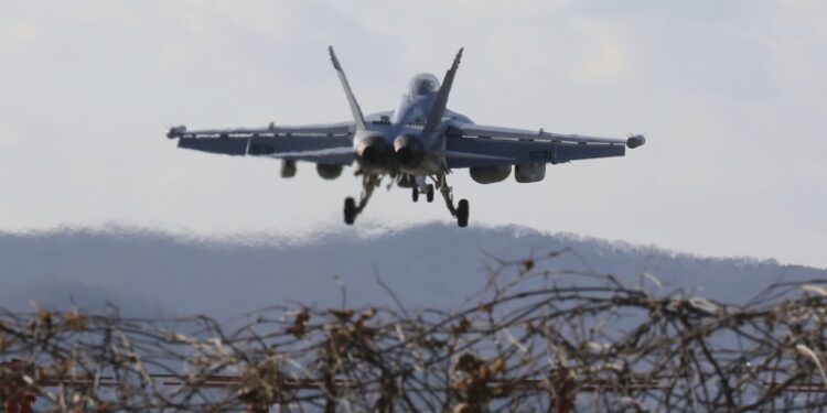 В заливе Сан-Диего упал самолет ВМС США