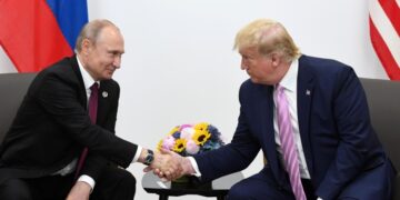 Во Франции пришли в бешенство из-за контактов Путина и Трампа
