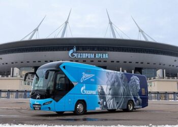 «Зенит» представил обновленную ливрею клубного автобуса