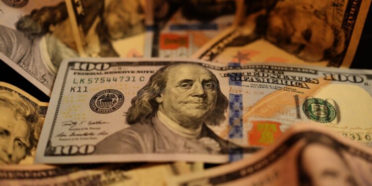 Американцы настроены скептично насчет роста экономики, показал опрос