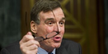 Американский сенатор призвал Хегсета и Уолтца уйти в отставку