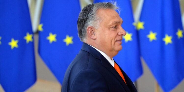 ЕС пересмотрит планы по поддержке Украины, считает Орбан