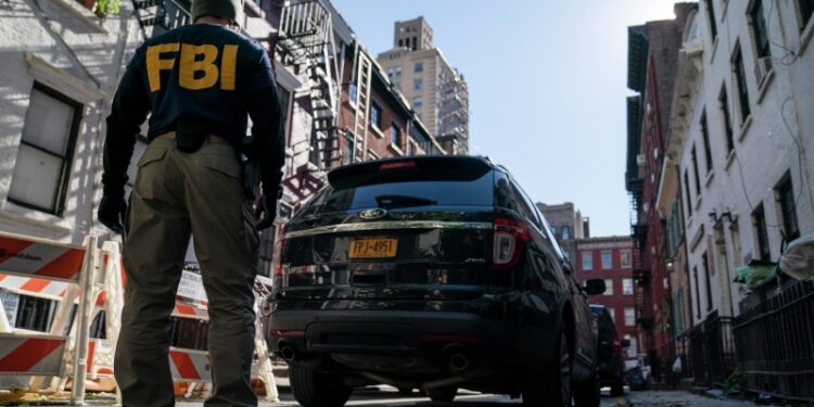 Глава ФБР анонсировал децентрализацию спецслужбы, пишут СМИ