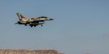 Израильские ВВС нанесли массированные удары по югу Ливана