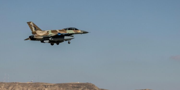 Израильские ВВС нанесли массированные удары по югу Ливана