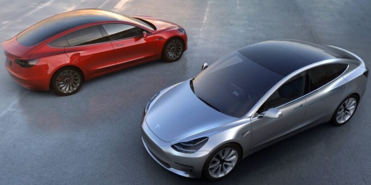 Канада приостановила предоставление скидок на электрокары Tesla