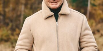 «Каждый день мог закончиться плачевно»: актер Владимир Сычев о жизни в 90-е и сериалах «Афродеревня» и «Мендельсон»