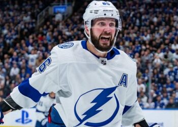 Кучеров вышел на первое место среди бомбардиров НХЛ