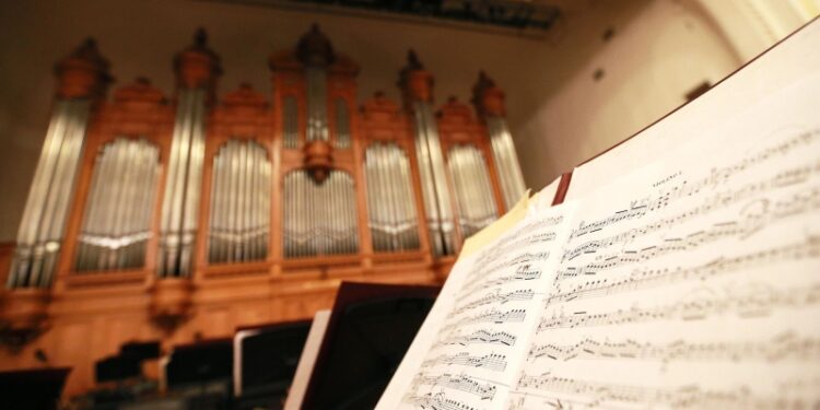 Московские студенты выступили на концерте к 80-летию Победы в Бенине