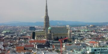 Новый глава МИД Австрии ответила на критику ее визита в Киев