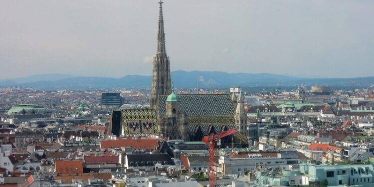 Новый глава МИД Австрии ответила на критику ее визита в Киев