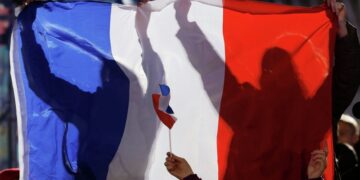 Париж осудил призыв США отказаться от политики инклюзивности