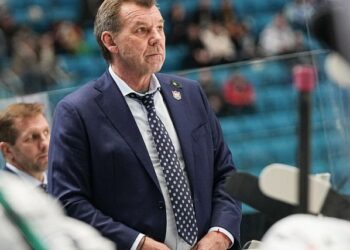 Плющев оценил вероятность того, что Знарок возглавит клуб НХЛ