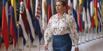 Премьер Дании посетит Гренландию