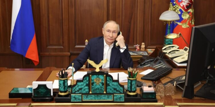 Путин и президент ОАЭ обсудили диалог между Россией и США