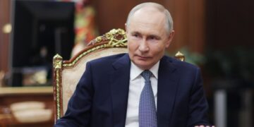 Путин пытается спасти украинцев от Зеленского, заявил Рогов