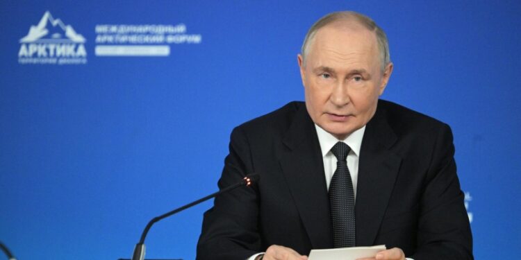 Россия не отказывалась от общения в «Арктическом совете», заявил Путин