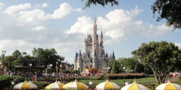 СМИ: во Всемирном центре отдыха Уолта Диснея в США вспыхнул пожар