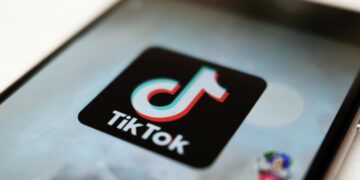 TikTok могут продать до окончания отсрочки блокировки в США, заявил Вэнс
