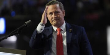 Уолтц взял на себя ответственность за скандал с чатом