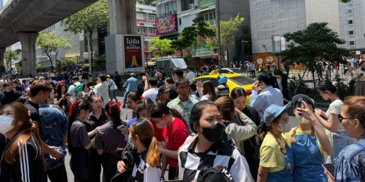 В Бангкоке из-за землетрясения эвакуируют высотные здания