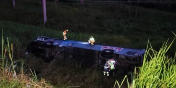 В Бразилии автобус упал в овраг, есть погибший и раненые