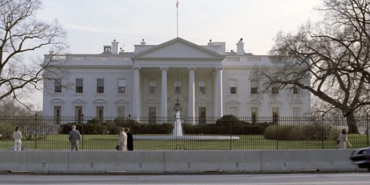 В чате Белого дома обсуждались секретные планы, утверждает Atlantic