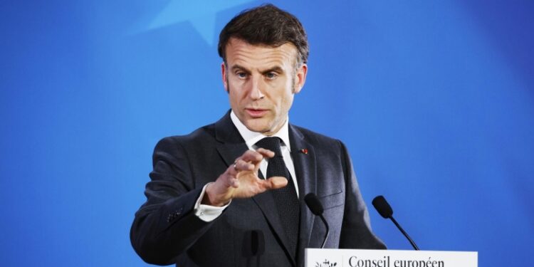 В Госдуме отреагировали на заявление Макрона о миротворцах на Украине