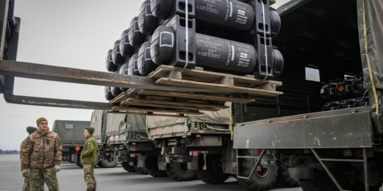 В Кремле прокомментировали прекращение США военной помощи Украине