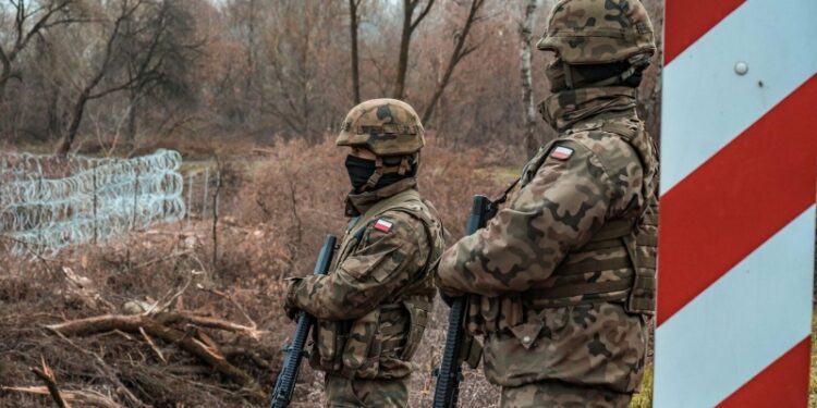 В Польше депутатам парламента предложили пройти курс военной подготовки