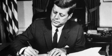 В США изучат записи об убийстве Кеннеди